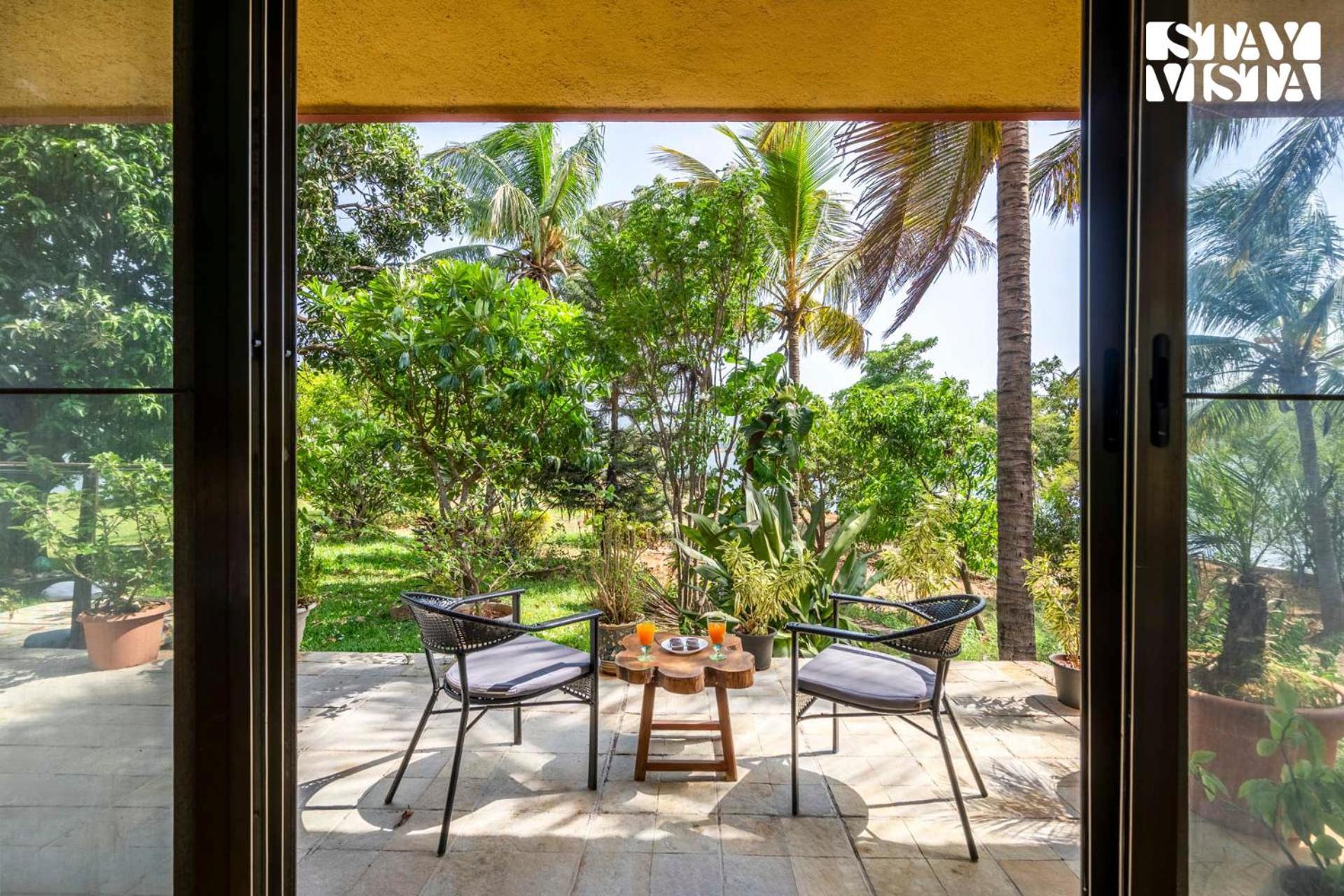 Stayvista At Three Shores With Lake View & Alfresco Dining Khamshet Exteriér fotografie