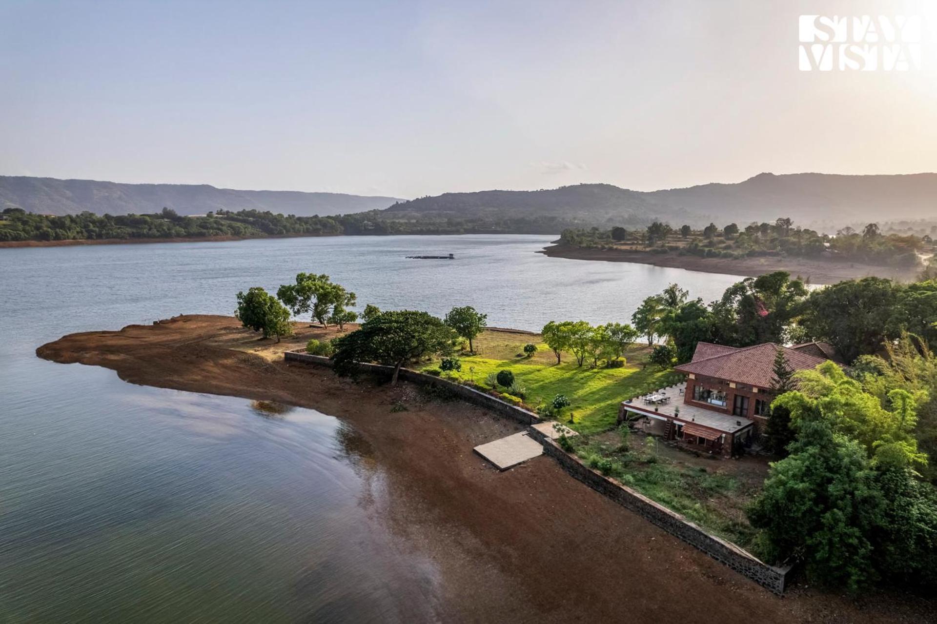Stayvista At Three Shores With Lake View & Alfresco Dining Khamshet Exteriér fotografie
